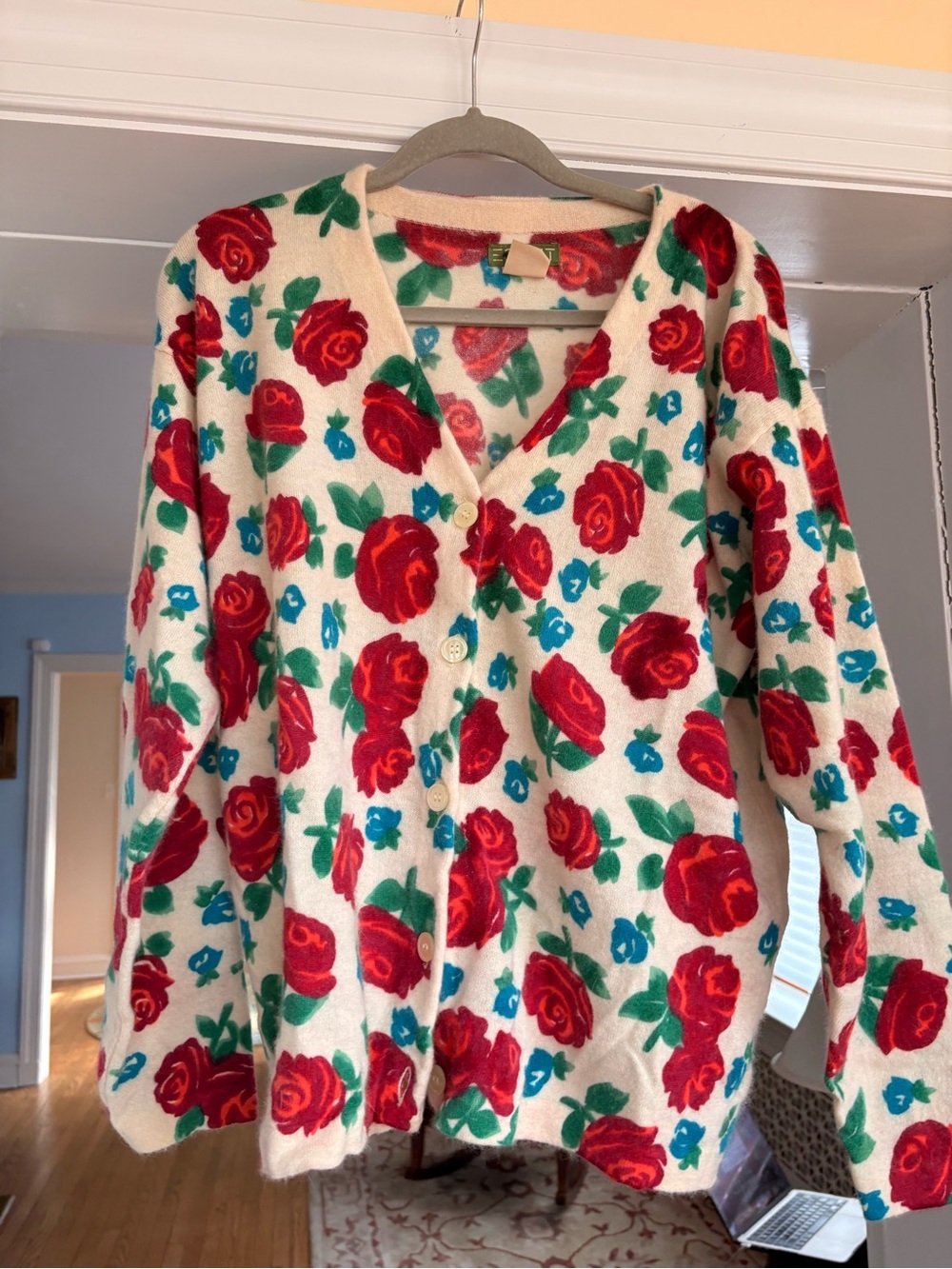 Extremely RARE Vintage ESPRIT Cream Soft Wool Cardigan with Red & Blue Roses—M/L